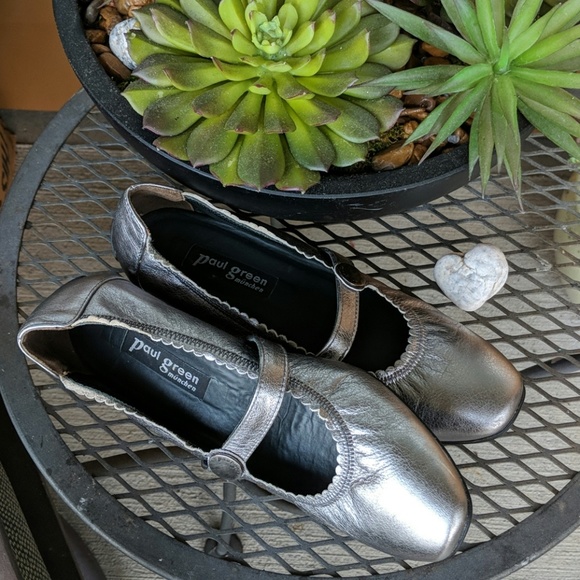 Paul Green Silver Patent Flats Size 6/ 3.5… - Picture 3 of 8